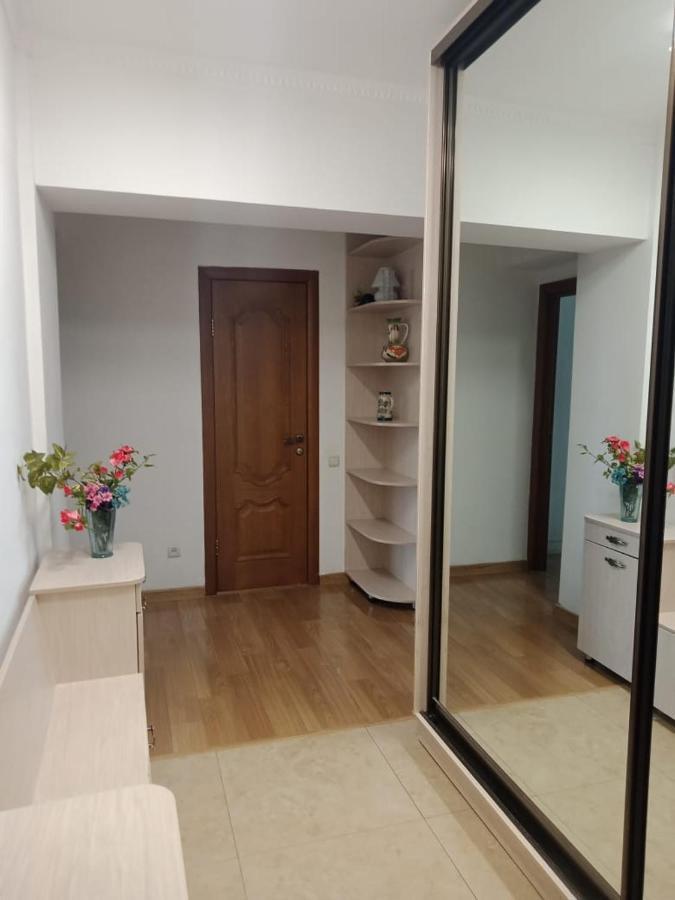 Rozybakieva 250 Apartment