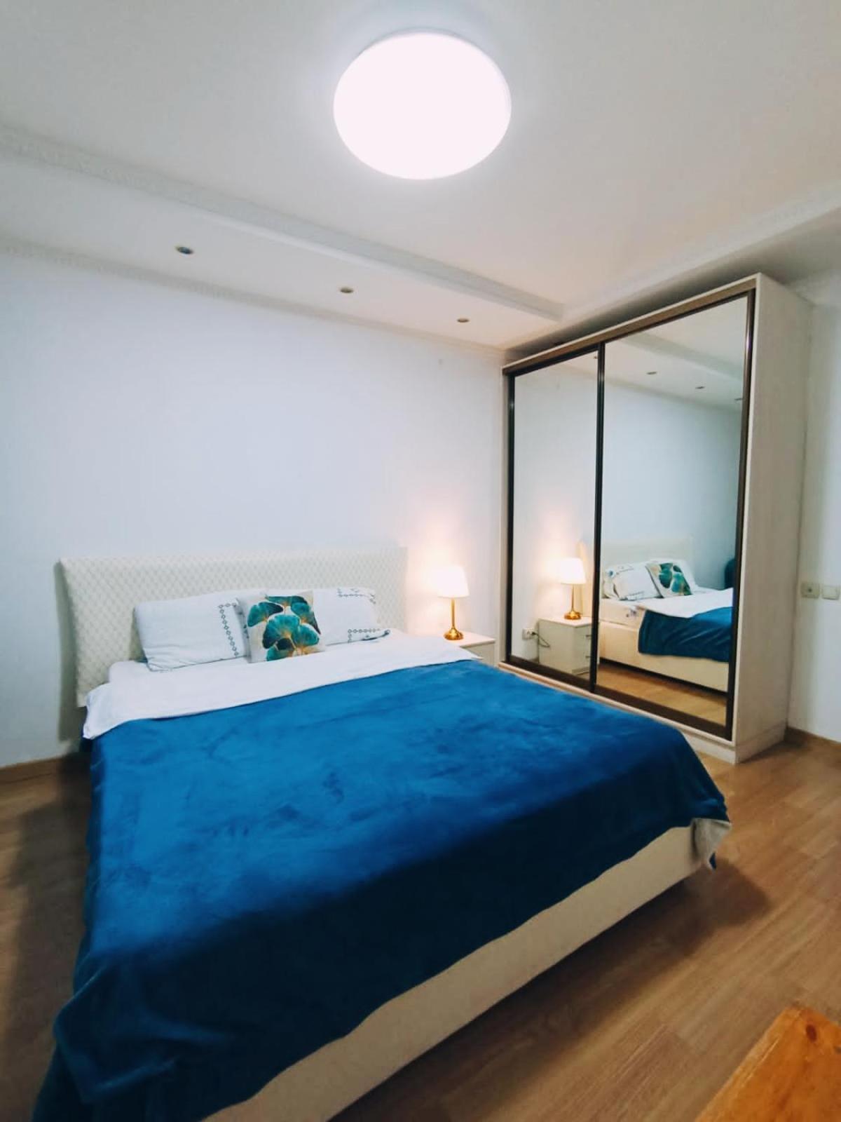 Apartment Rozybakieva 250 *